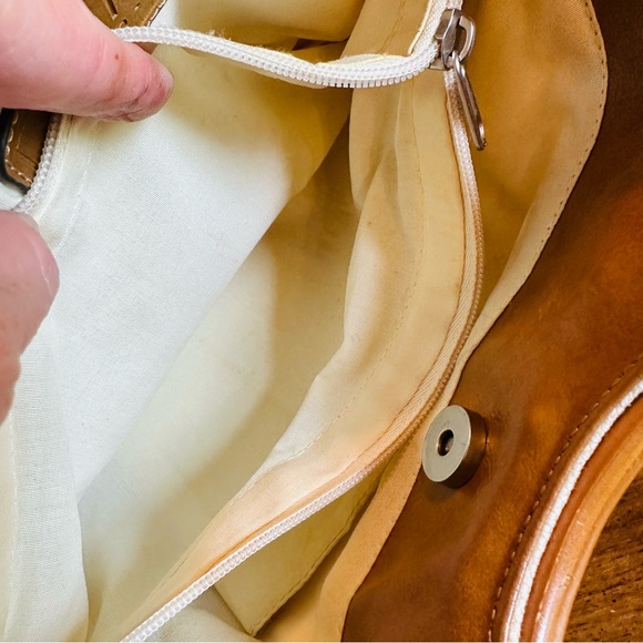 RELIC BRAND COLLECTION ESTABLISHED 1992 WHITE TAN CANVAS WOODEN HANDLE GOOD COND - Picture 5 of 15